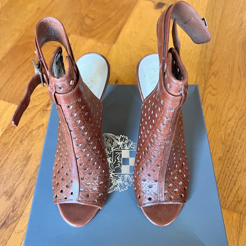 Vince Camino Kirsten Brown Leather Peep-Toe Sandals Never Worn